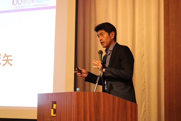 山崎琢矢経営支援部長の講演写真