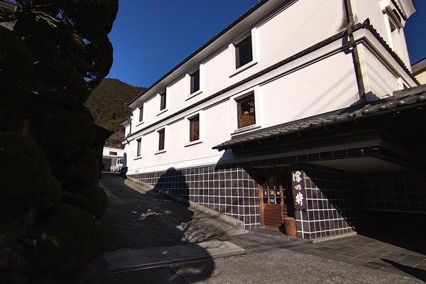 元禄時代から続く酒蔵・小澤酒造。酒蔵見学は地域の観光拠点になっている