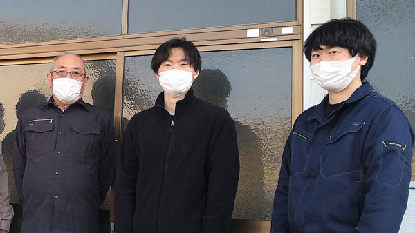 左から、北沢政幸代表、三男の康幸専務、長男の武幸氏