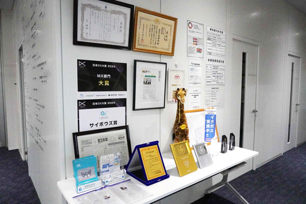 DX経営の推進で多数の表彰を受けている