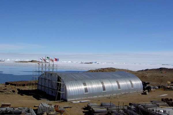 南極・昭和基地に設置された東光鉄工の「TOKOドーム」