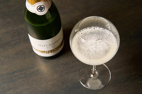 シャンパーニュのようにきめ細かな泡が立ち上る泡酒。米文化のアジア圏には特に受け入れられやすいのではないか、と展望する