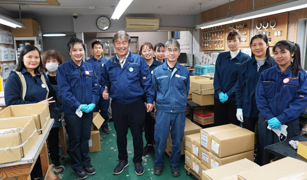 文敬作社長と社員
