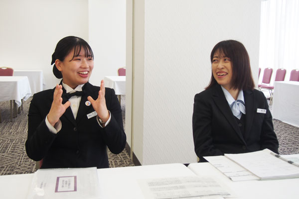 プロジェクトに参加した火ノ浦さん（左）と越山さん