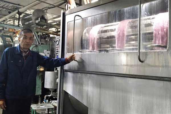 染色加工の製造現場。脱炭素化に積極的に取り組んでいる。