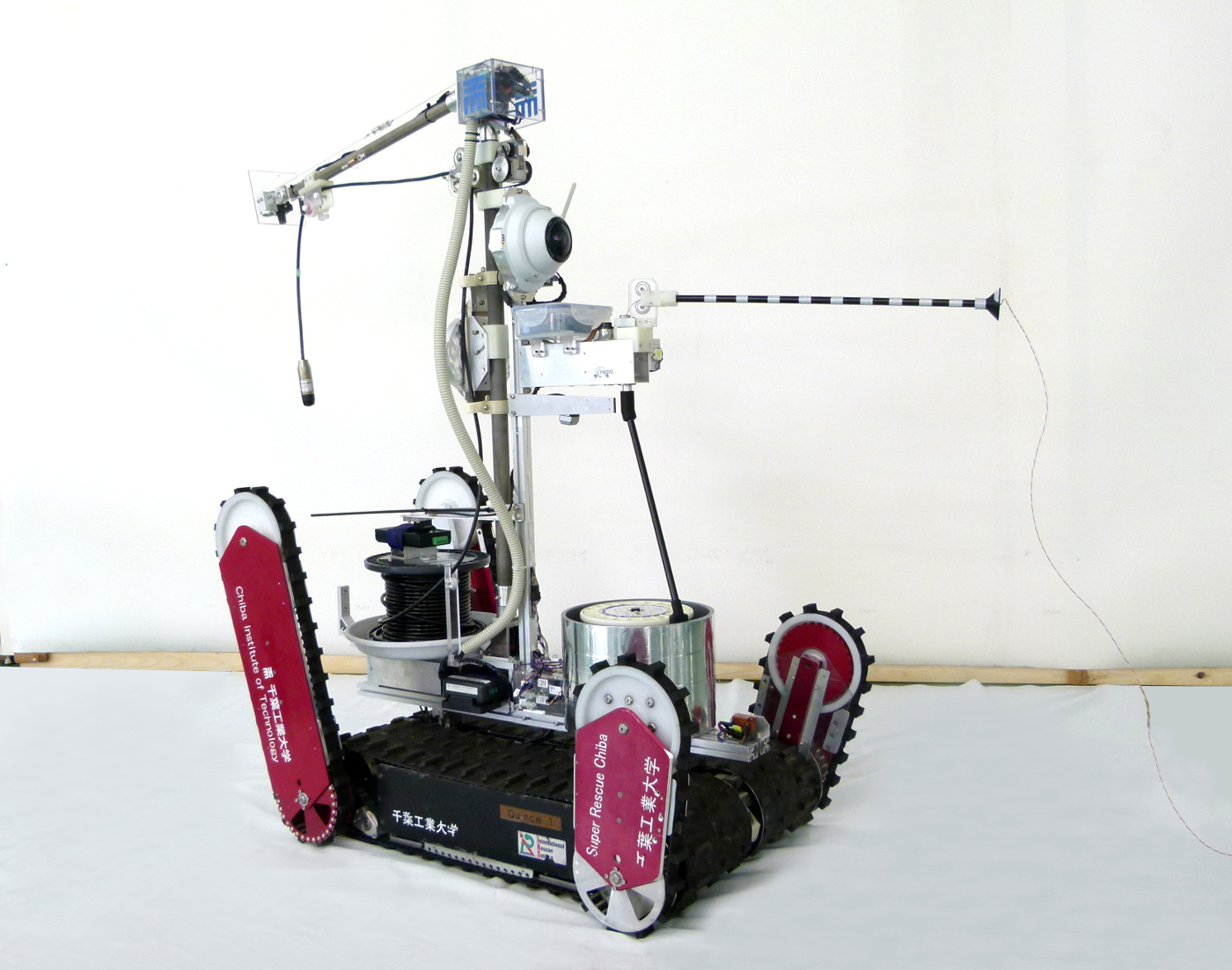 福島第一原子力発電所で使われた災害用探査ロボット「原発対応版Quince」